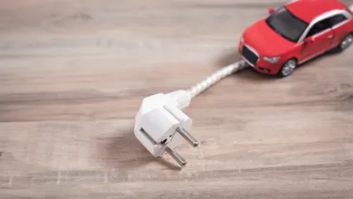 Variabel eller fast elaftale hen over sommeren – hvad er bedst for elbilejere?